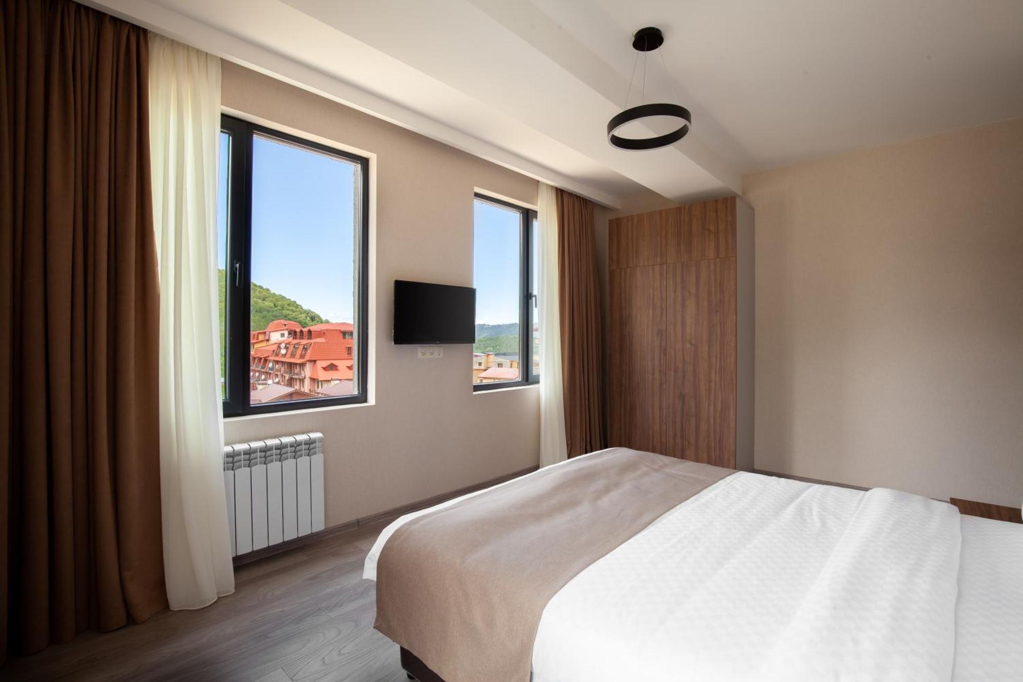 Crystal Wood Hotel Bakoerjani Buitenkant foto