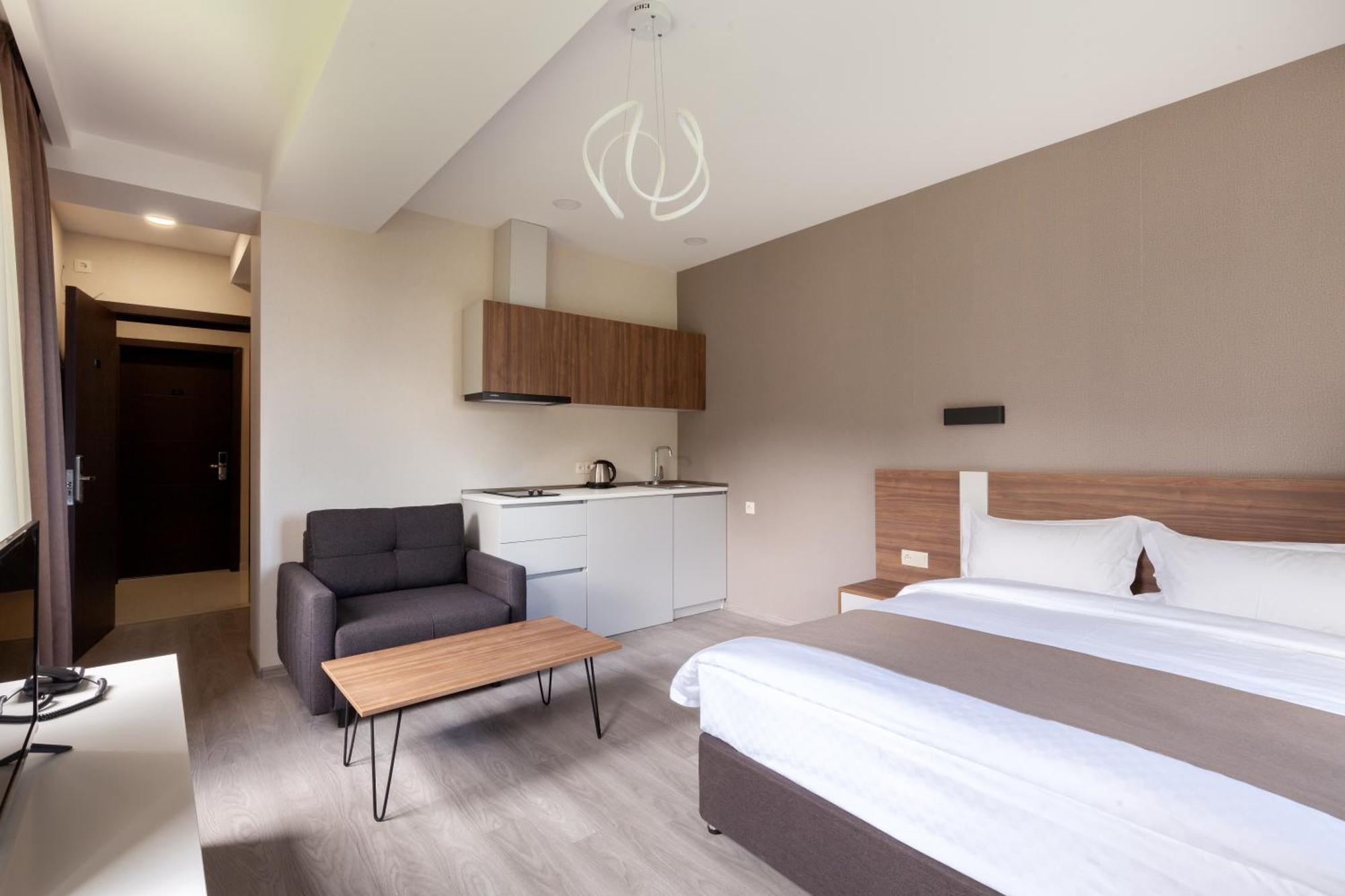 Crystal Wood Hotel Bakoerjani Buitenkant foto